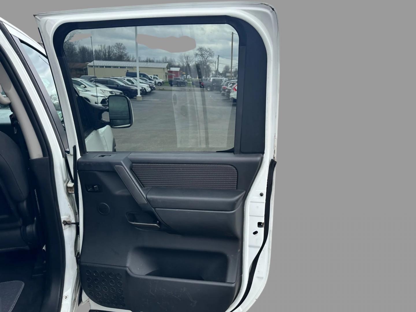 2013 White /Black Nissan Titan Pro-4X (1N6AA0EC0DN) with an 5.6L DOHC 32V V8 engine, Automatic transmission, located at 547 E. Main St., Orwell, OH, 44076, (440) 437-5893, 41.535435, -80.847855 - This 2013 Nissan Titan Pro-4X Crew Cab is a capable and well-equipped full-size pickup truck. It features a powerful 5.6L Endurance V8 engine paired with a 5-speed automatic transmission, a locking rear differential for improved traction, and a maximum towing capacity of 9,300 pounds. The truck is l - Photo#28